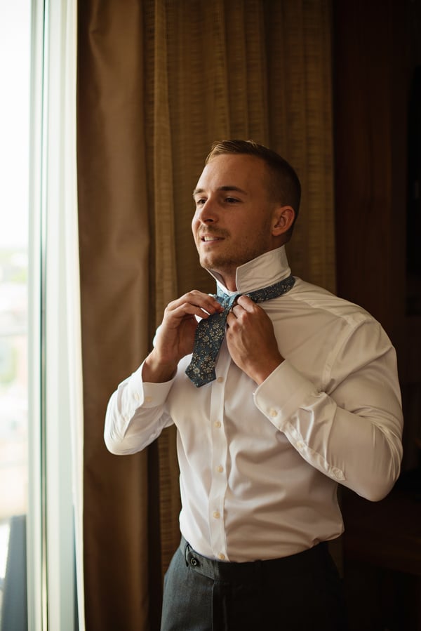 Miller_Moll_LoveampAdventurePhotography_MeridanHouseMattBryanGettingReady285_low Miller_Moll_LoveampAdventurePhotography_MeridanHouseMattBryanGettingReady285_low