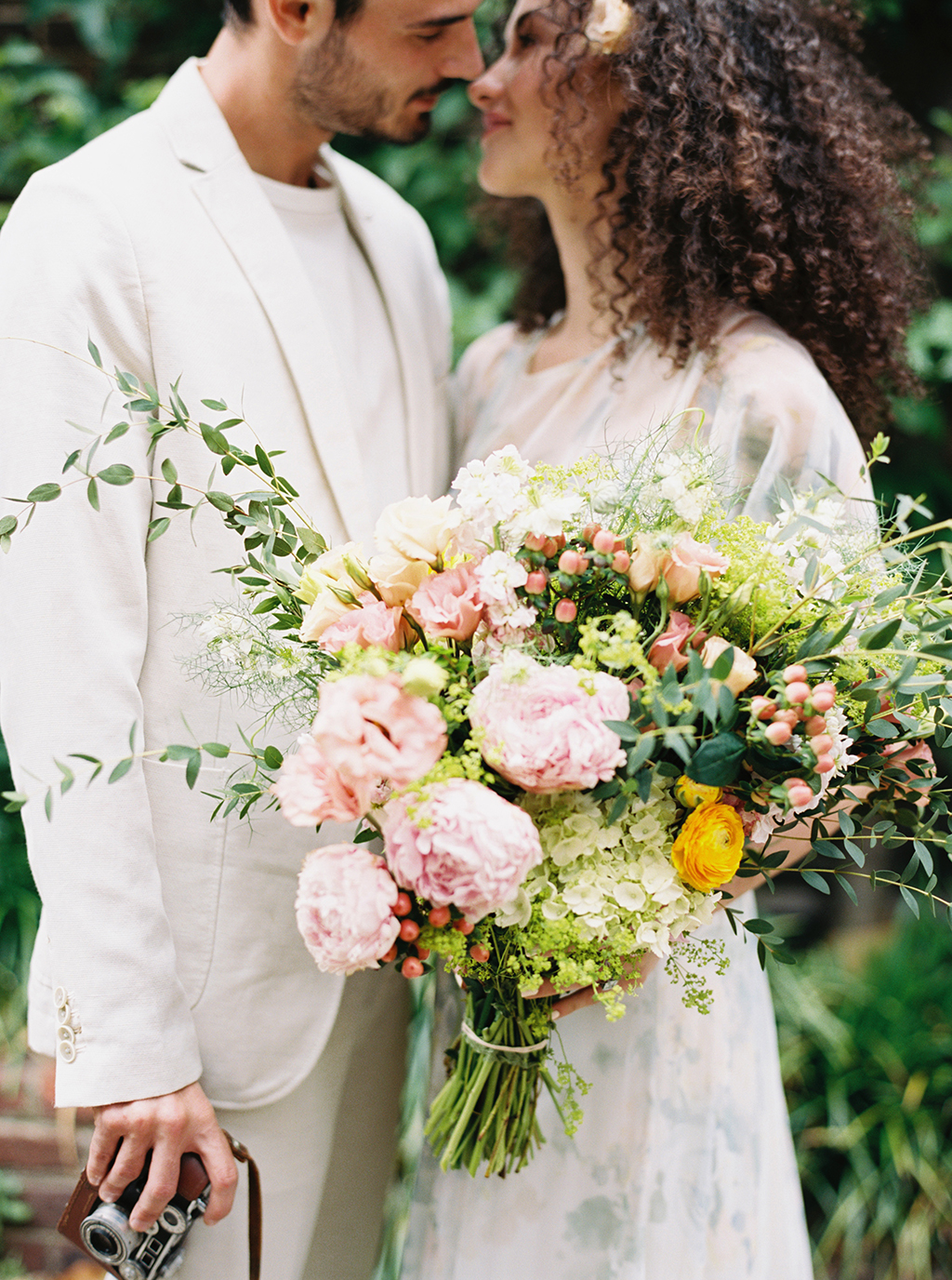 Laura Arana-Castillo Victor Salinas-Furio recreate favorite dates in Old Town Alexandria spring anniversary shoot