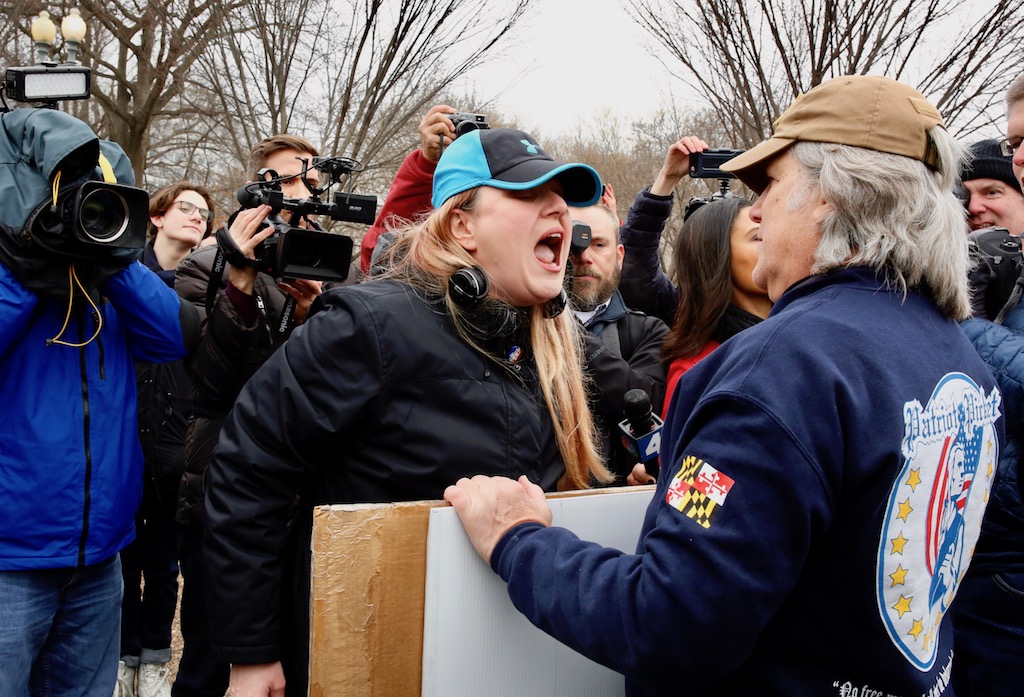 Student protest White House lie in gun laws