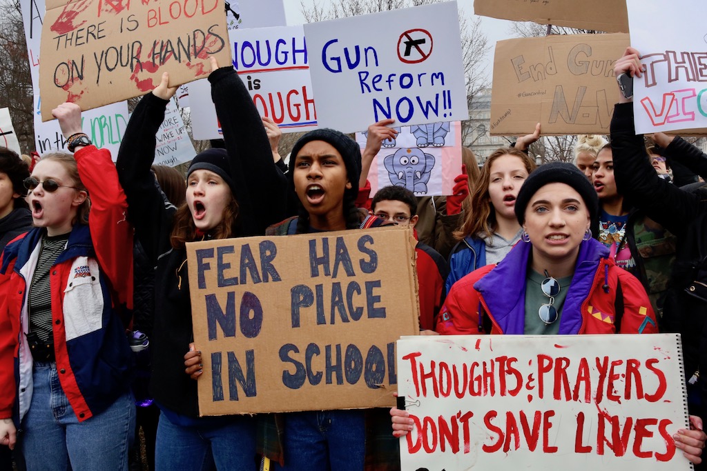 Student protest White House lie in gun laws