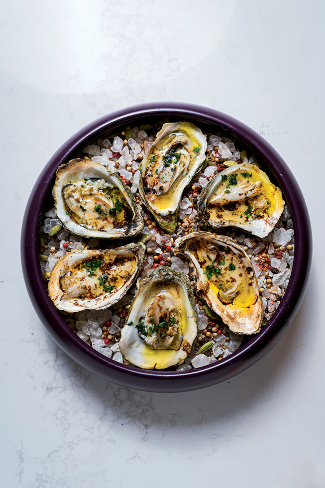 Broiled oysters at Requin.