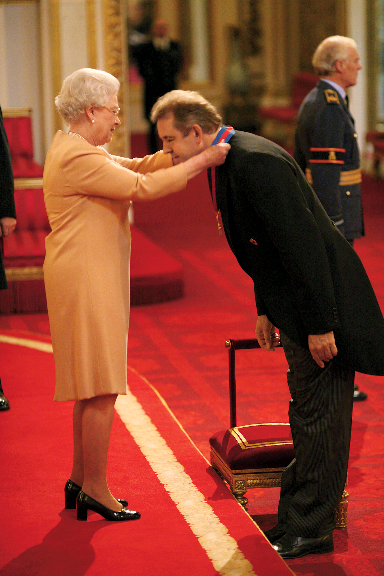 Sir It Up: Darroch gets knighted by the queen at Buckingham Palace in 2008. Photograph by Anthony Devlin/PA Images via Getty Images.