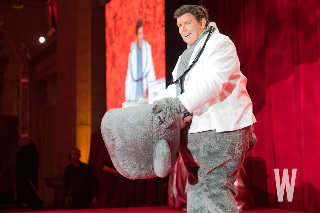 Fox News chief political anchor Bret Baier made a memorable entrance as Dr. Bear. 