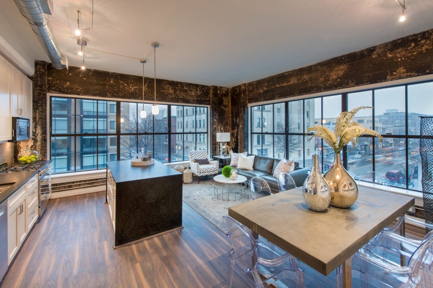 LUXURY LIVING IN A HISTORIC BUILDING IN THE HEART OF LOGAN CIRCLE