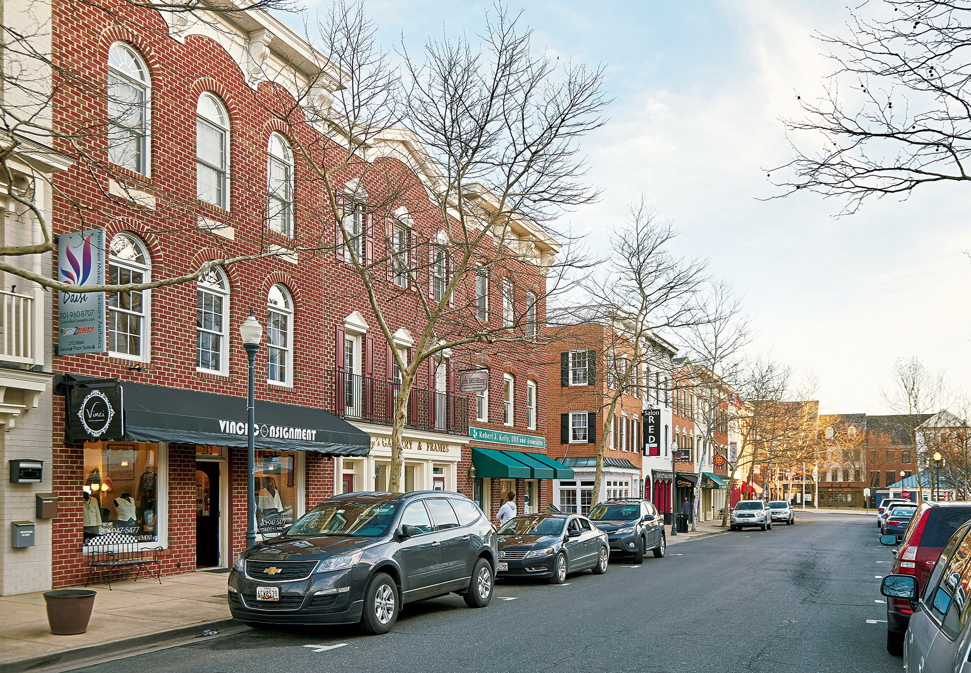 Kentlands’ quaint shopping area recreates the feel of urban DC. Photograph by Jeff Elkins.