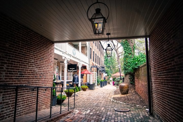 Courtyard_on_Cameron_CREDIT_M_Enriquez_for_Visit_Alexandria-3-720x480-03716126-307f-4dba-b226-e8f173a74623 - Washingtonian