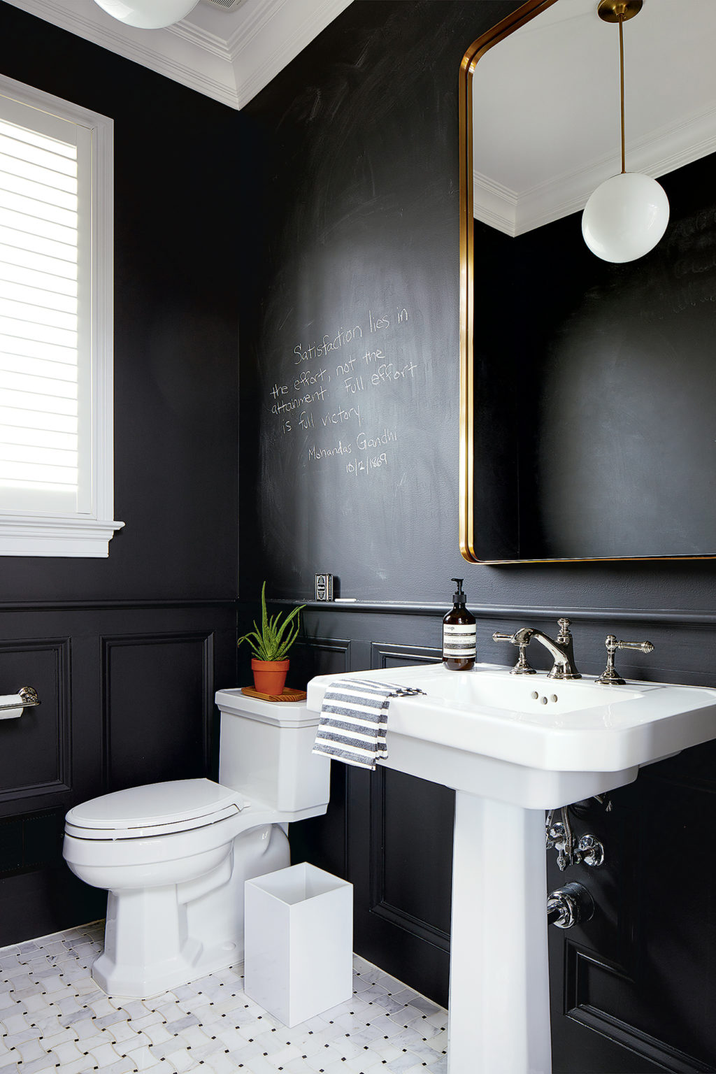 Mixing Metals is the Bathroom Trend You Need to Try - Metal2 1024x1536