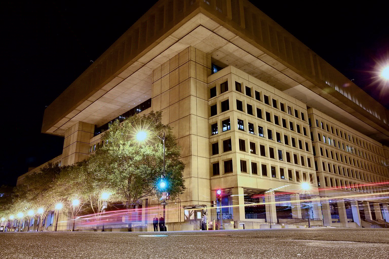 FBIfeat - Washingtonian Photograph by Evy Mages.