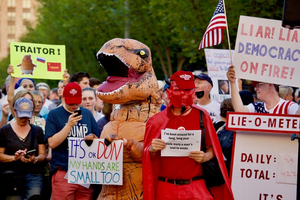 rosie o'donnell white house protest