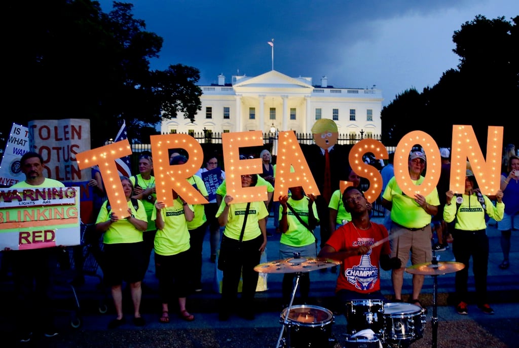 rosie o'donnell white house protest