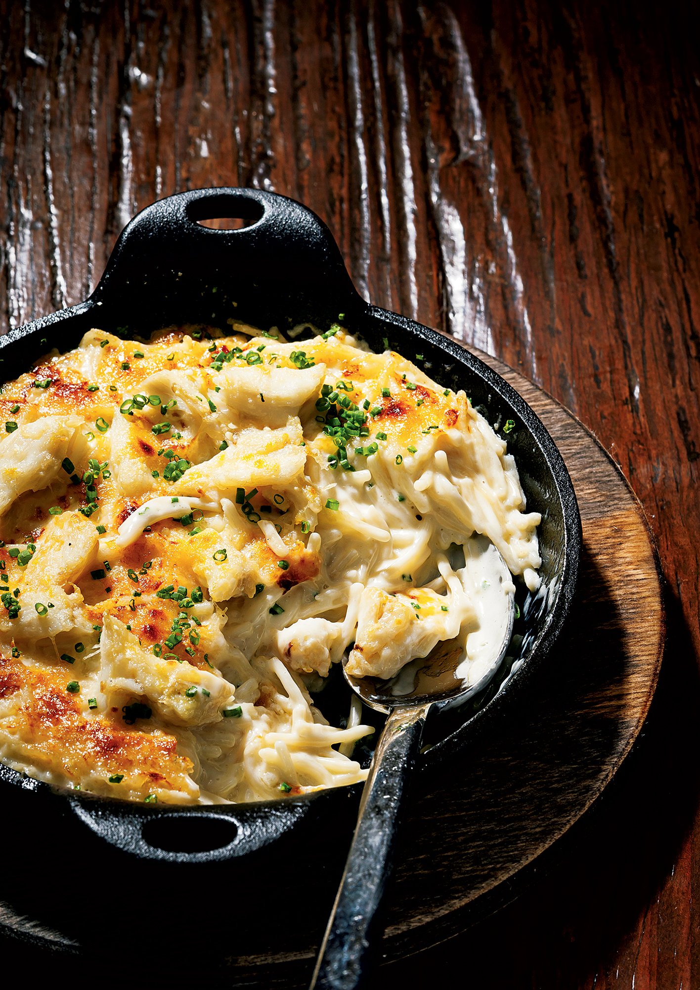 The secret to this mac: plenty of cheddar­—and crab.