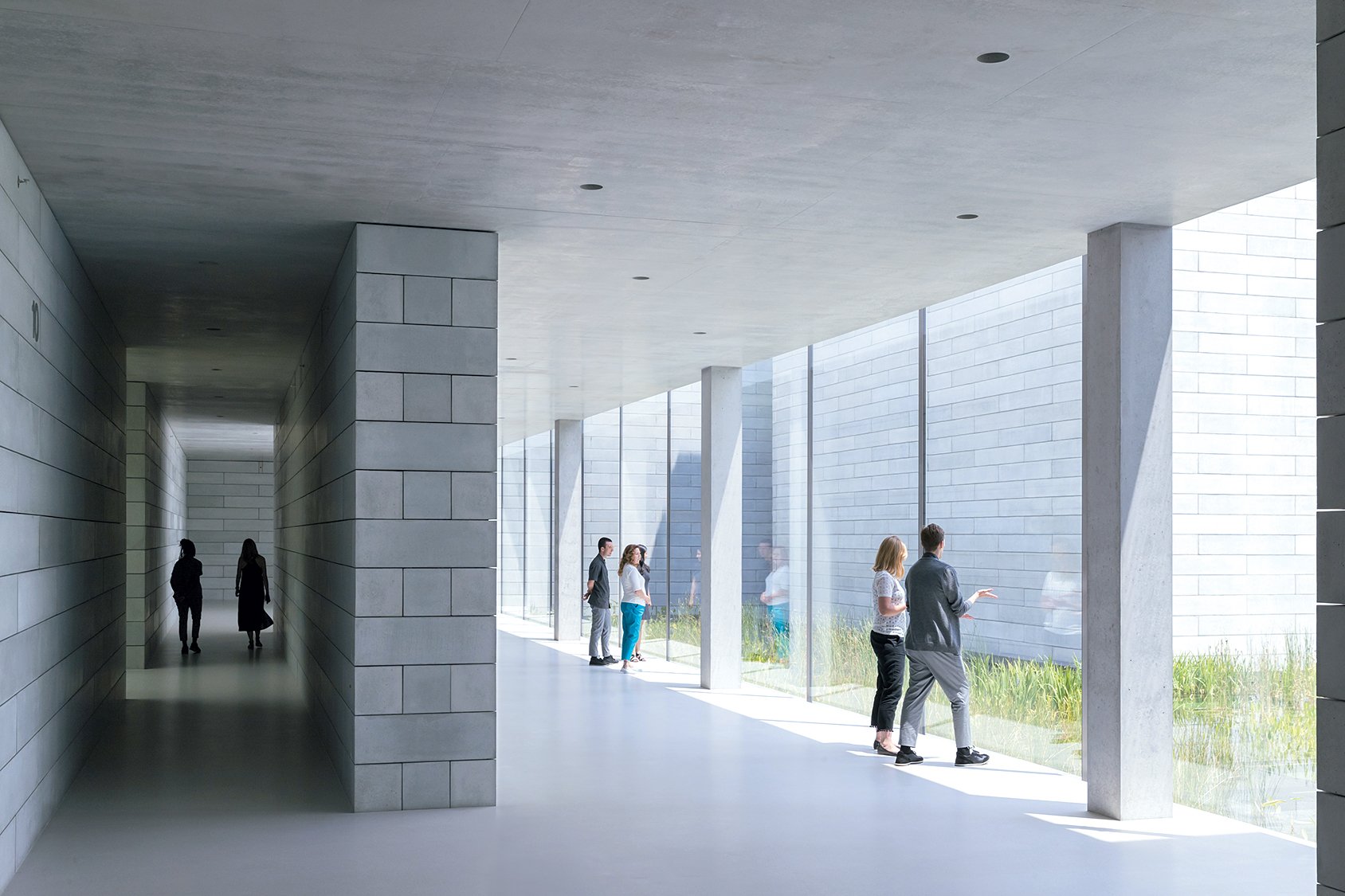 Floor-to-ceiling glass walls help integrate the new exhibition space with Glenstone’s impressive natural surroundings. Photograph by Iwan Baan.