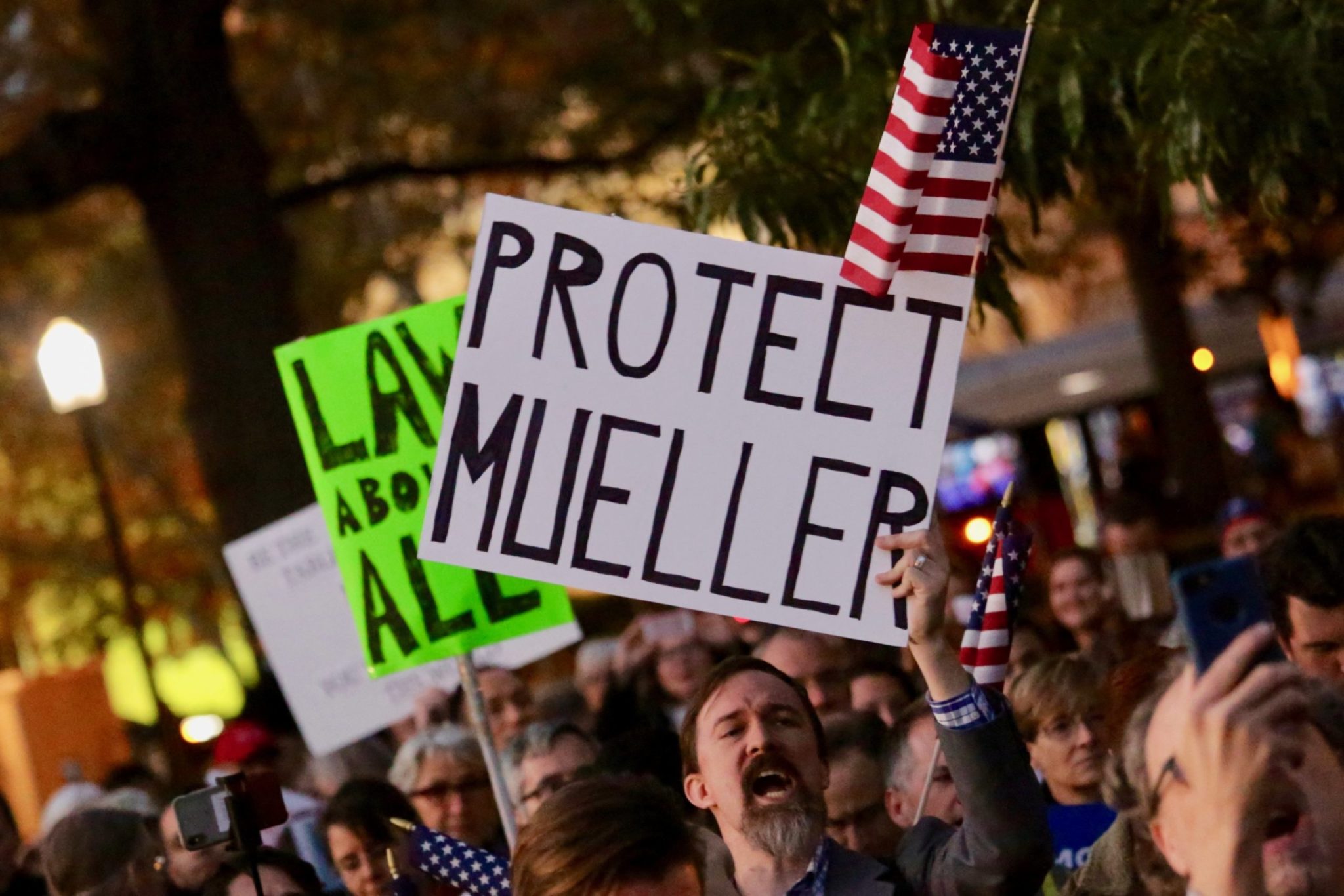 PHOTOS: Hundreds Gather in DC for a Pro-Mueller Demonstration