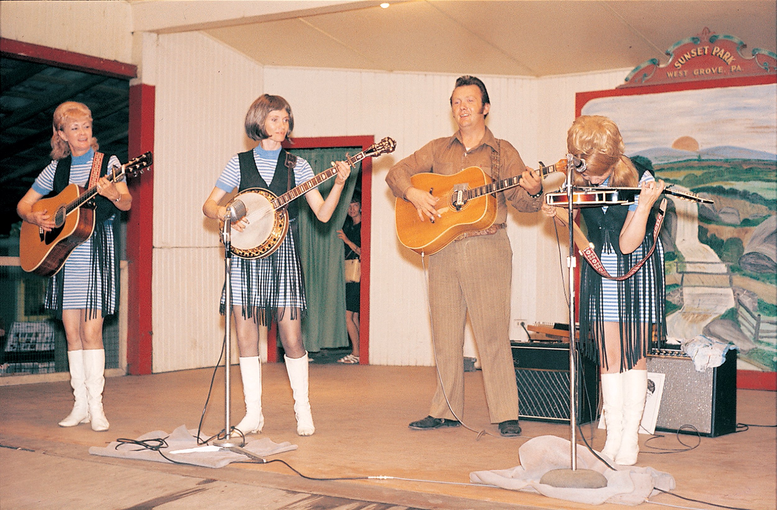 Donna-Mandolin-Teeth.HALF - Washingtonian bluegrass