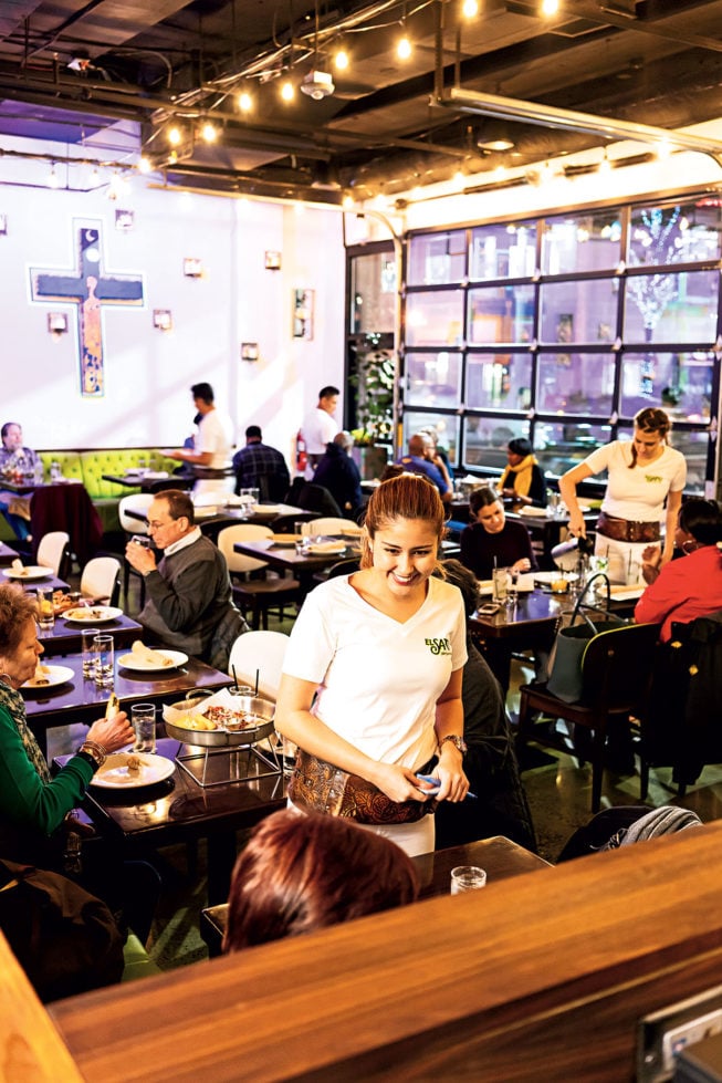 The dining room at El Sapo.