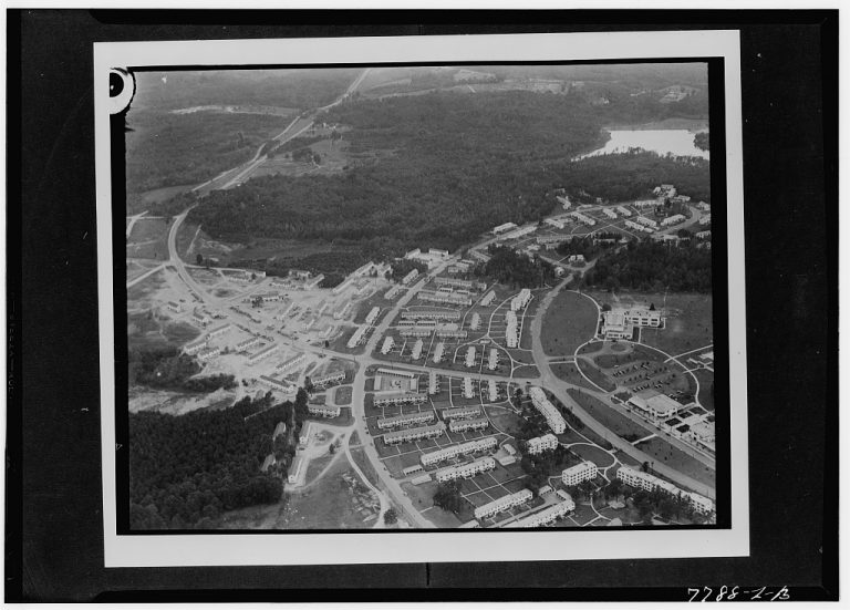 Greenbelt in 1941. Photograph courtesy of Library of Congress. Greenbelt in 1941. Photograph courtesy of Library of Congress.