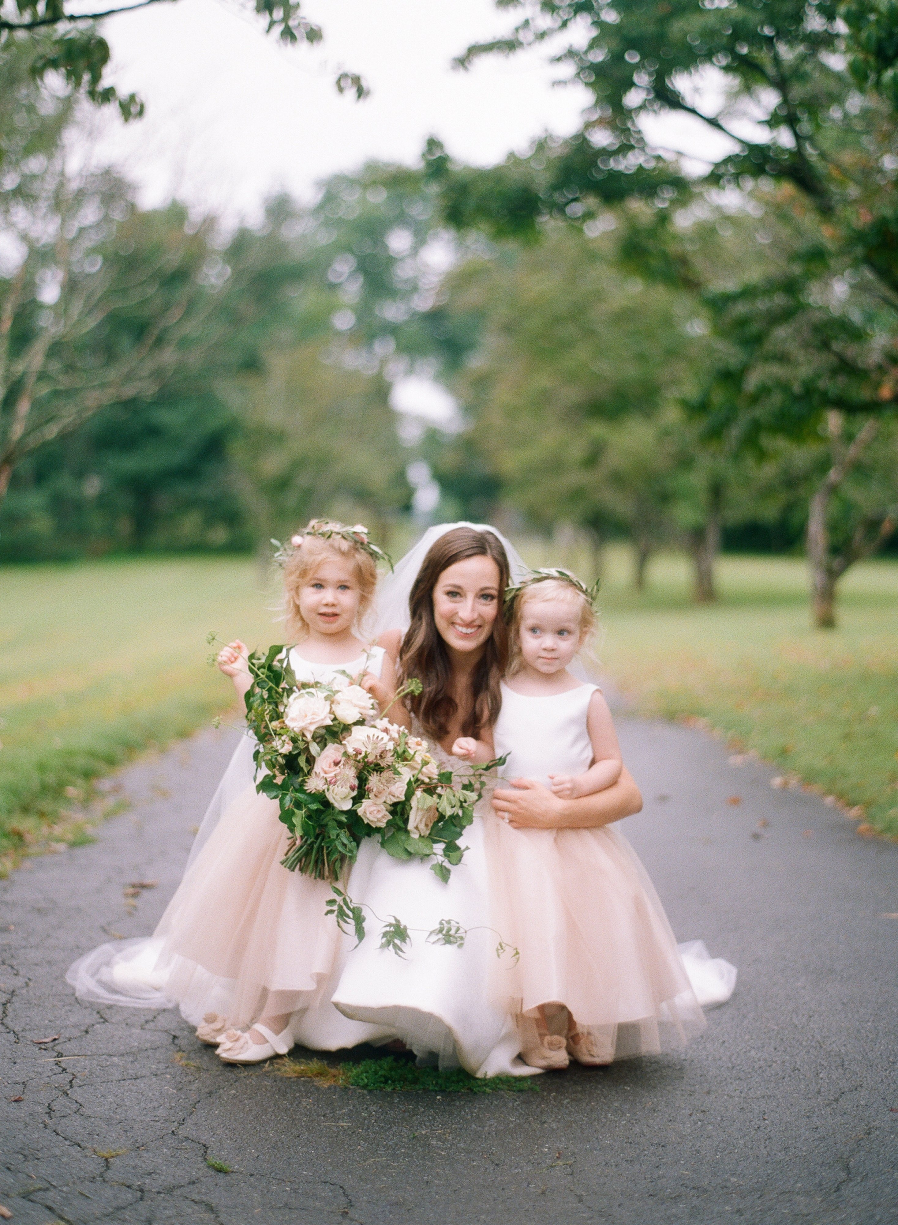 A Travel-Themed Wedding With a Minimalist (and Modern!) Flair ...