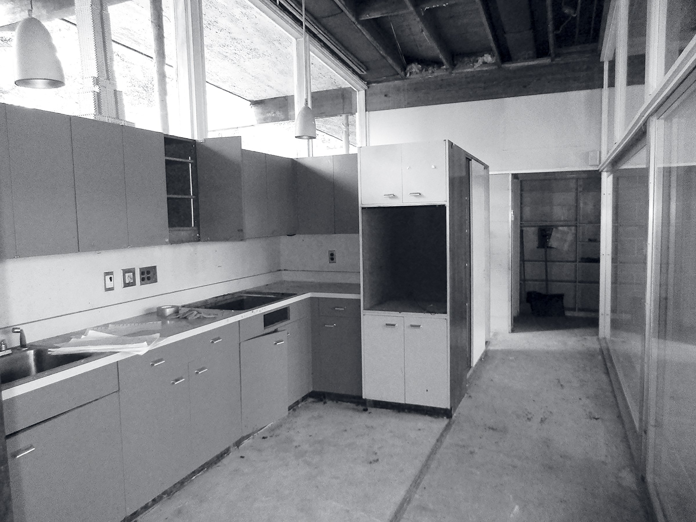 The kitchen before the renovation. Photograph courtesy of Wiedmann Architects.