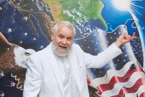 Trump-Loving Artist Julian Raven Calls on President to Resign