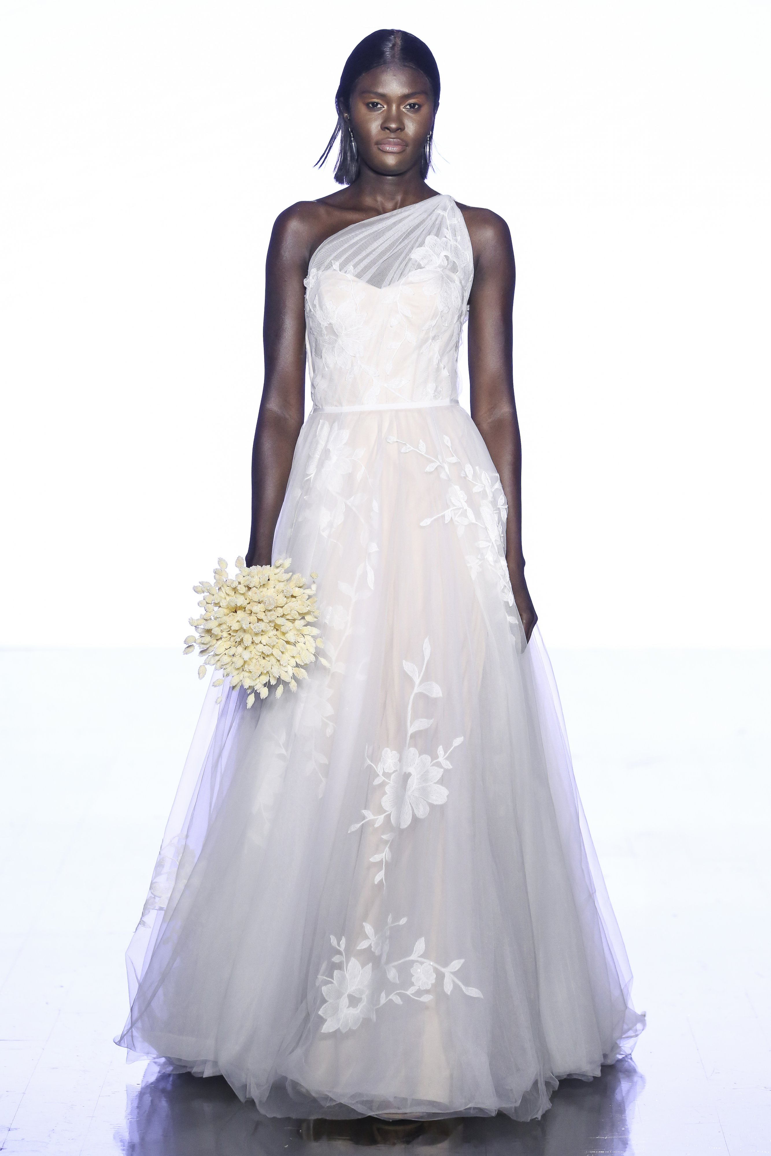 wedding-dresses-with-modern-necklines