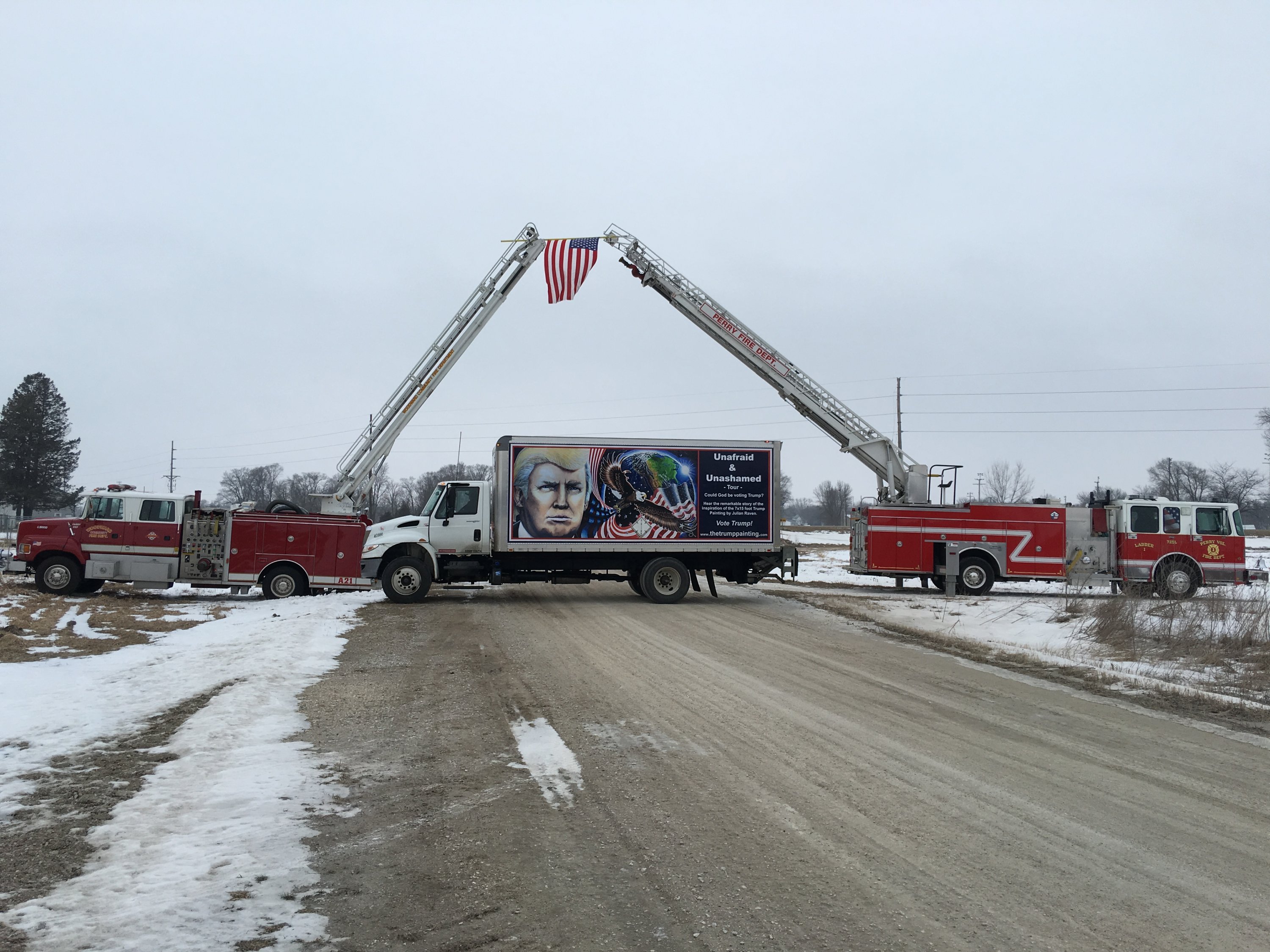 Before he’d ever really heard of the Smithsonian, Raven stumped for Trump in Iowa, hauling the massive, 16-foot-long artwork in a rented truck. Photograph courtesy of Julian Raven.