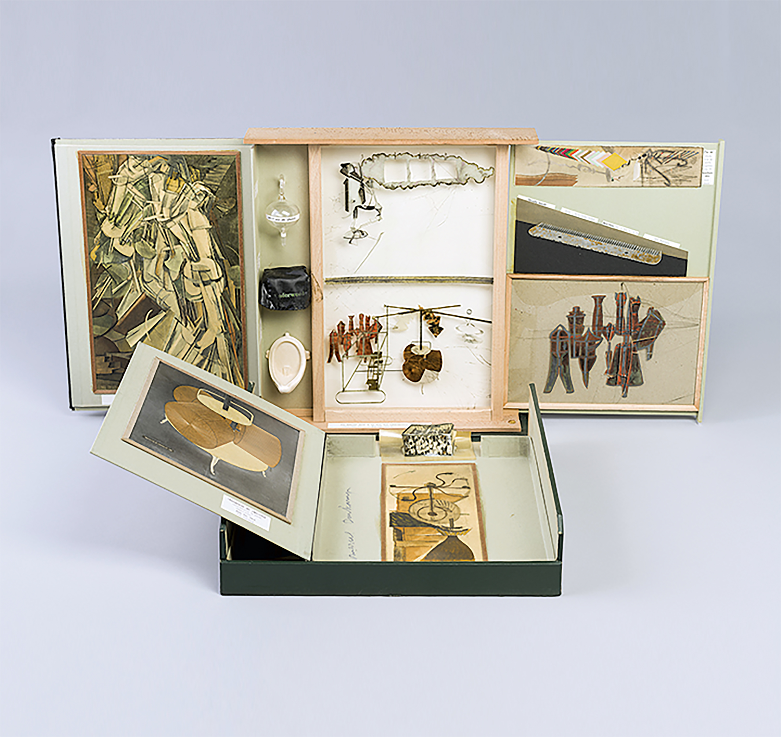 3964016.QTR - Washingtonian Marcel Duchamp's“Boîte-en-valise.” Photograph courtesy of Hirshhorn Museum.