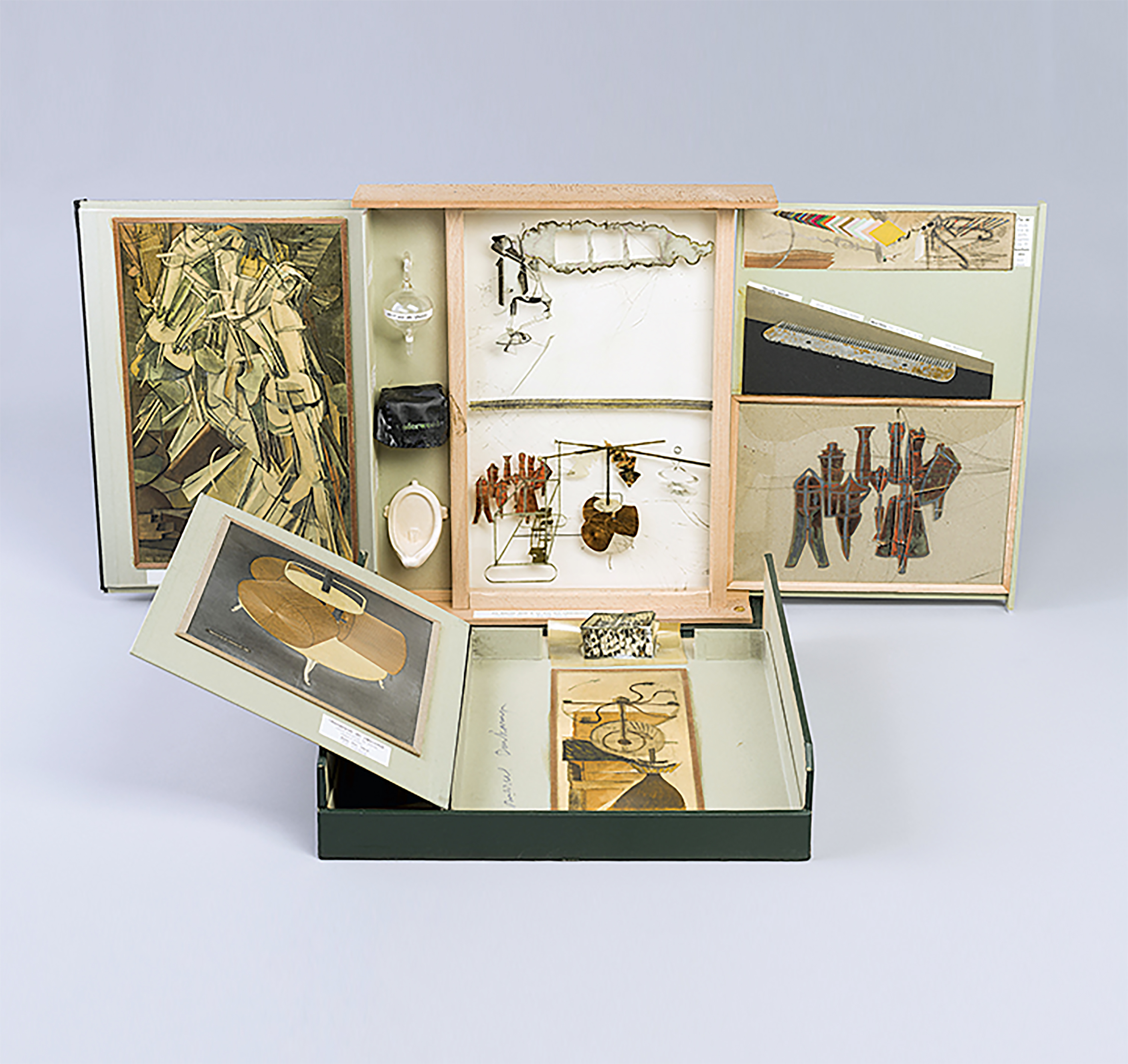 Marcel Duchamp's“Boîte-en-valise.” Photograph courtesy of Hirshhorn Museum.