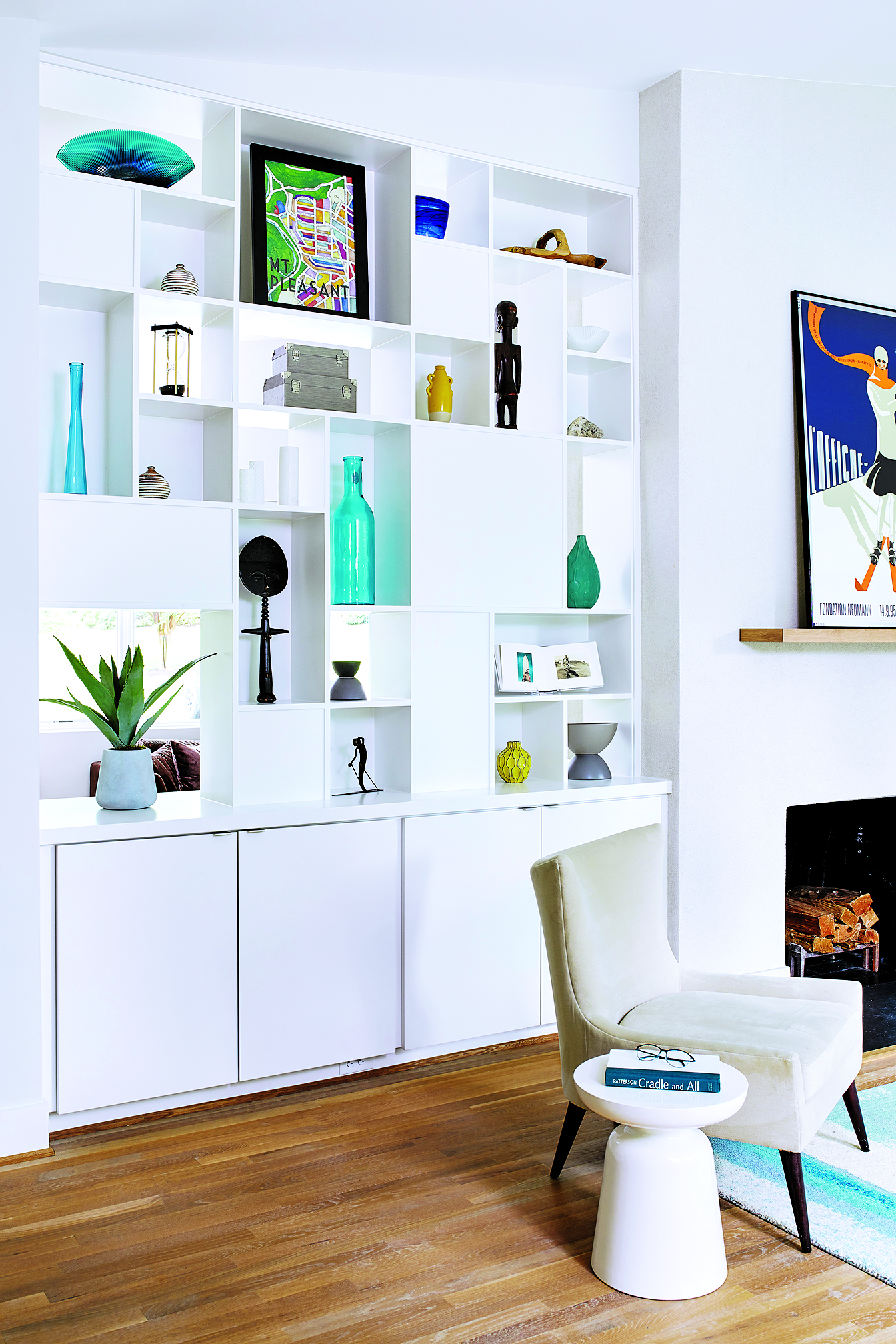 A house Divided: Though it looks genuinely midcentury-modern, the room divider with built-in shelving is actually new. Photograph by Stacy Zarin Goldberg.