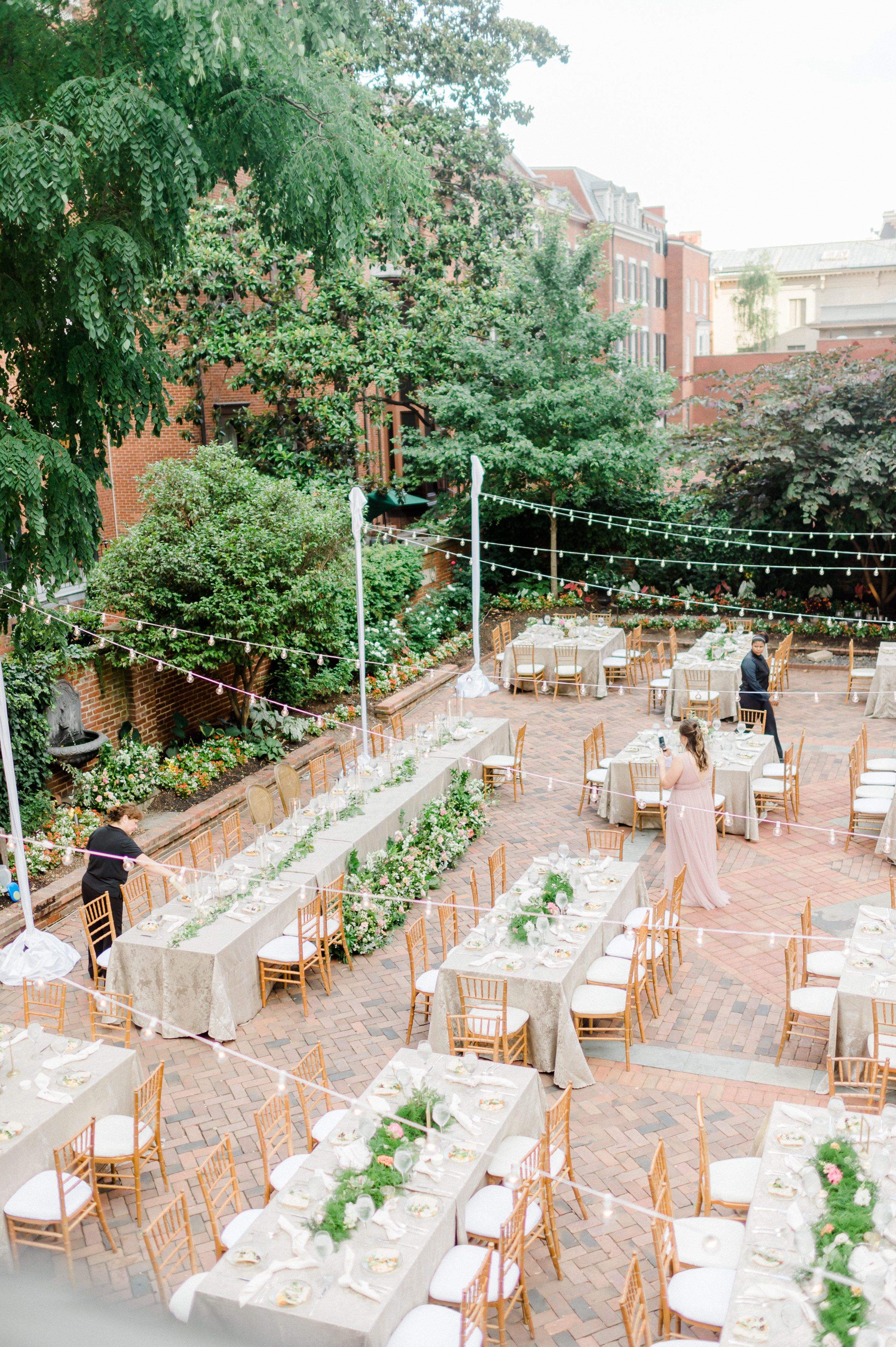 A Downtown DC Soirée Filled With Outdoor Wedding Ideas