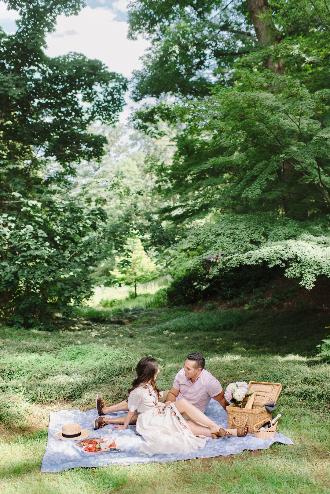 outdoor-engagement-photos