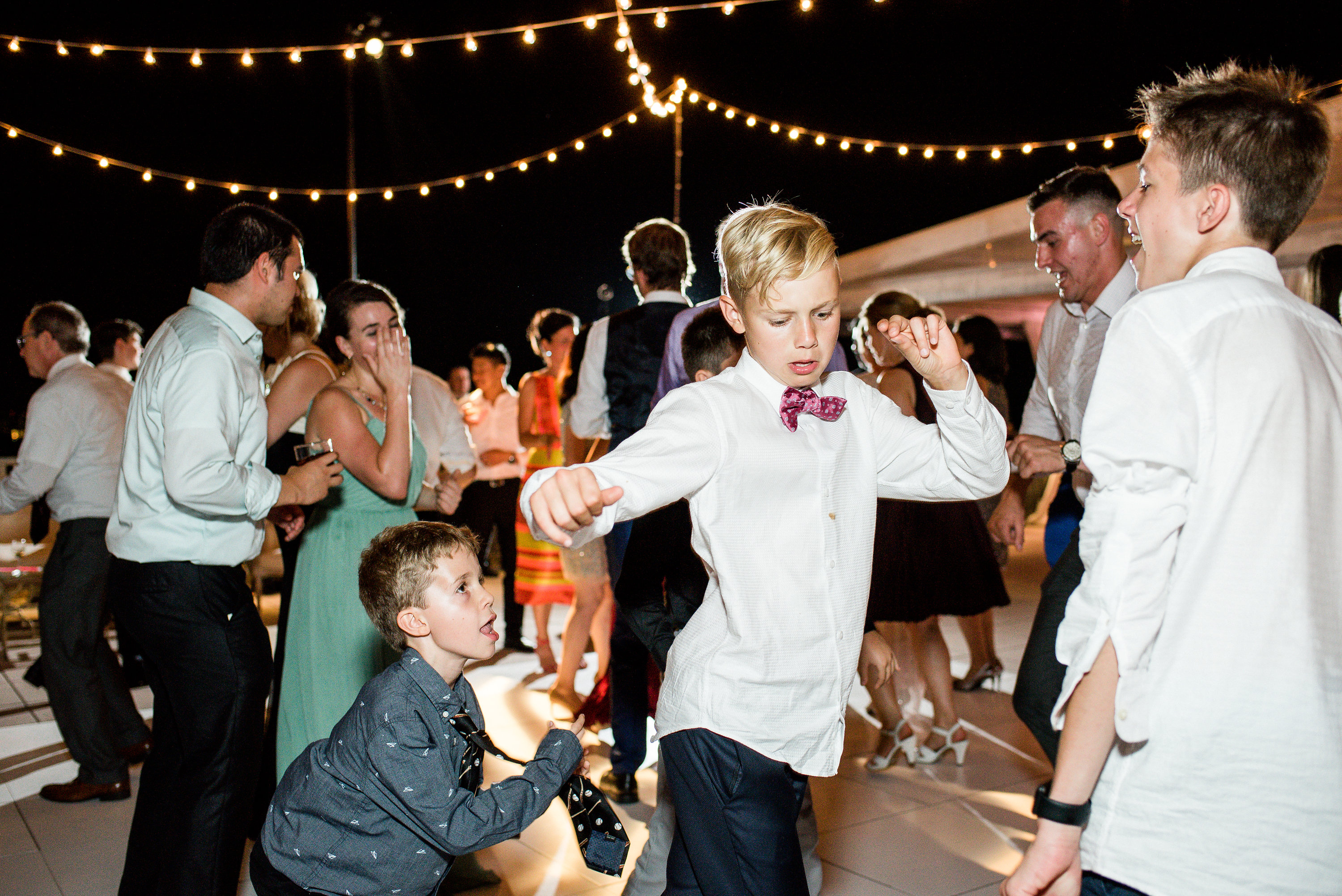 kids-at-wedding