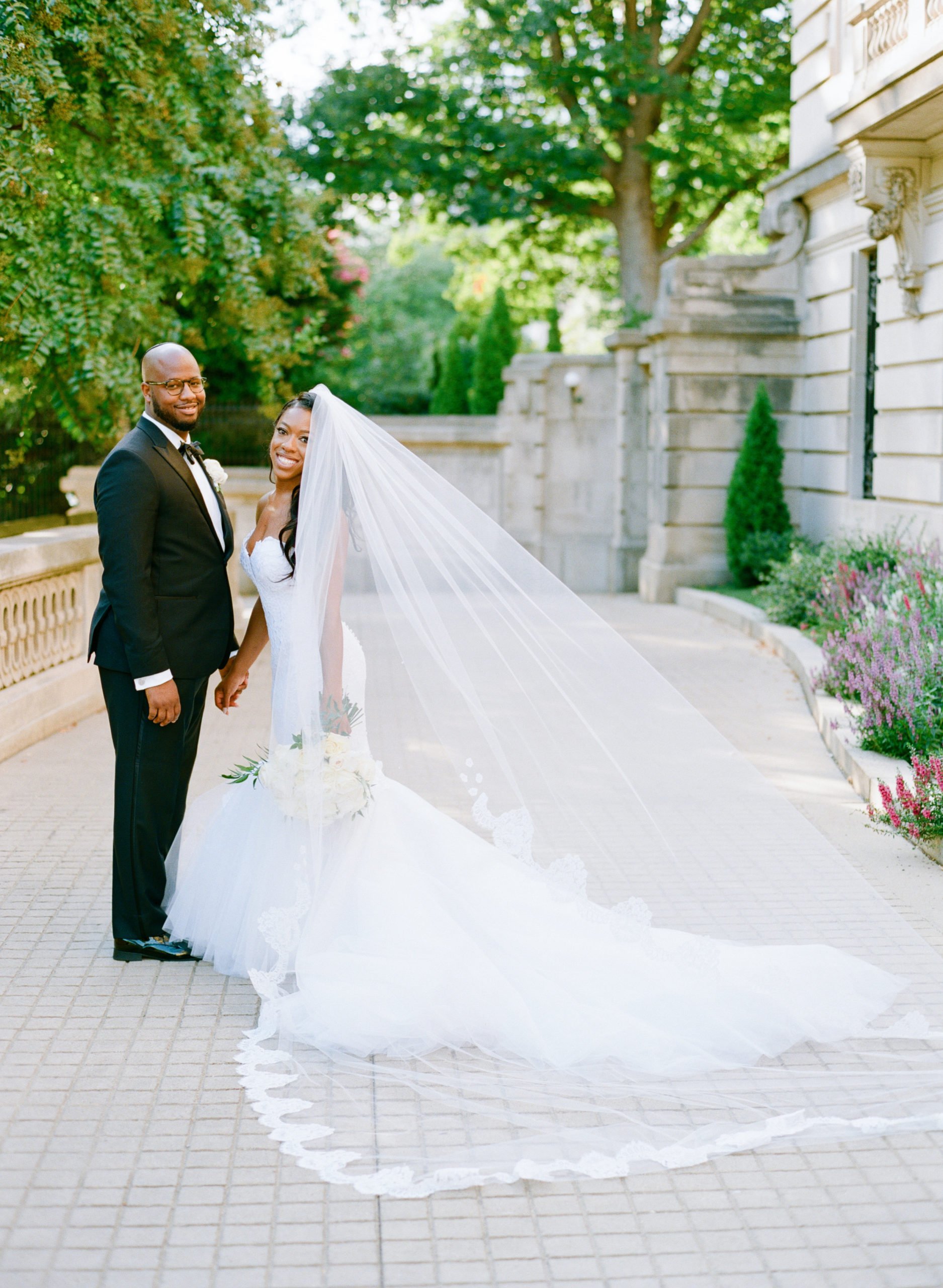 Gold Accents and Lavish Florals Set the Scene at This Cosmos Club ...