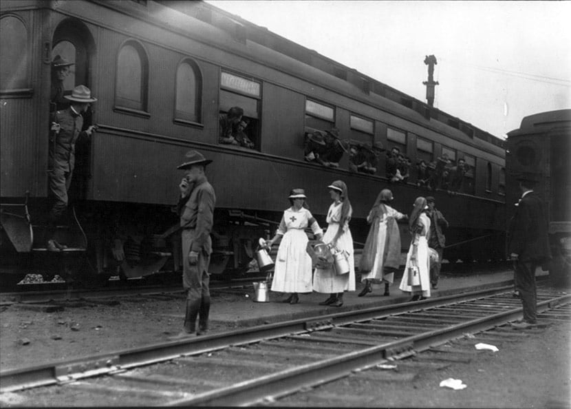 Red Cross workers aid troops and travelers. Photo courtesy of the Library of Congress.