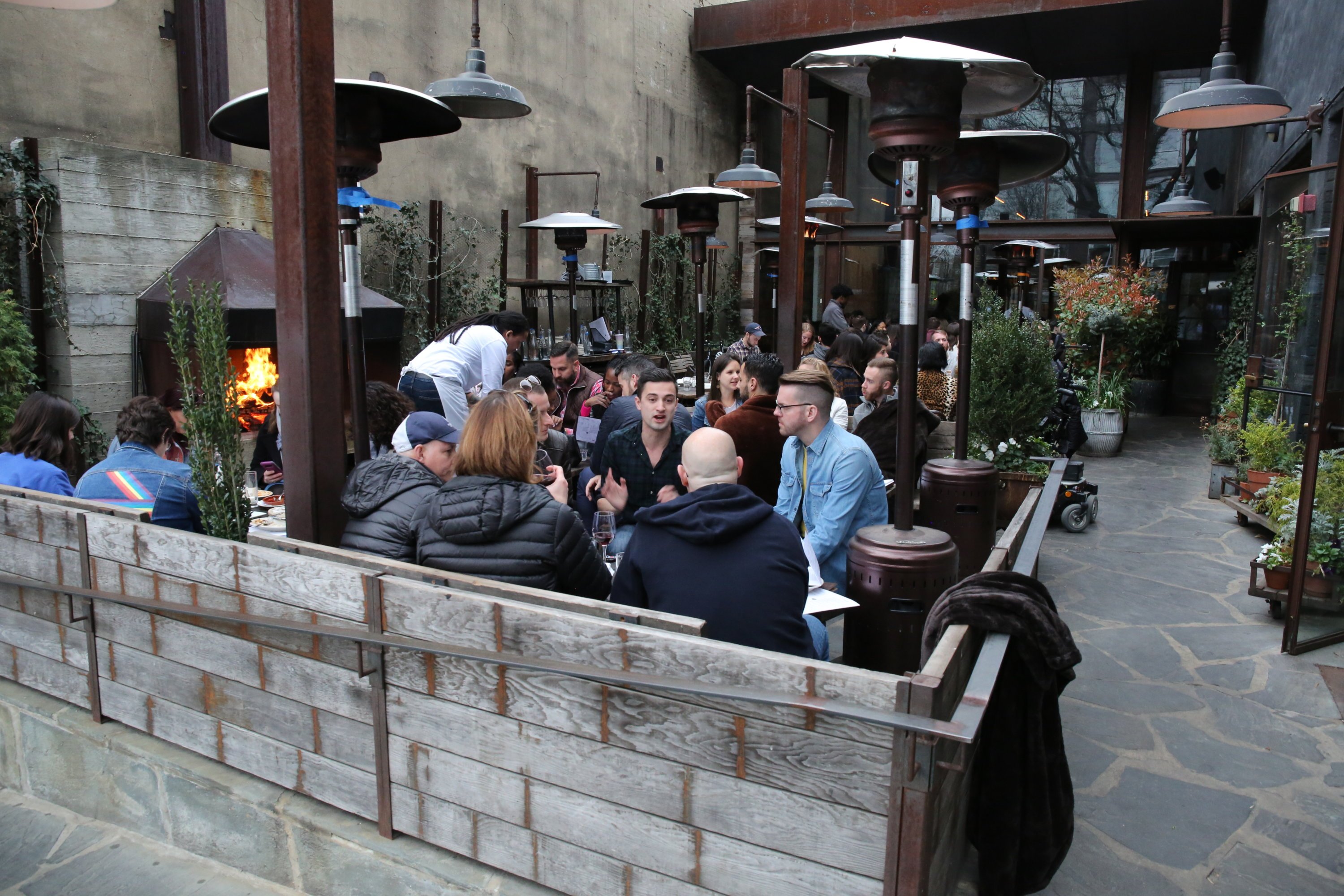 people-still-out-dc-bars-2 - Washingtonian