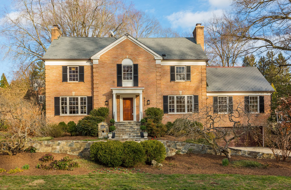 Tour From Your Couch: 3D Tour of this Bethesda Spring Hill Stunner