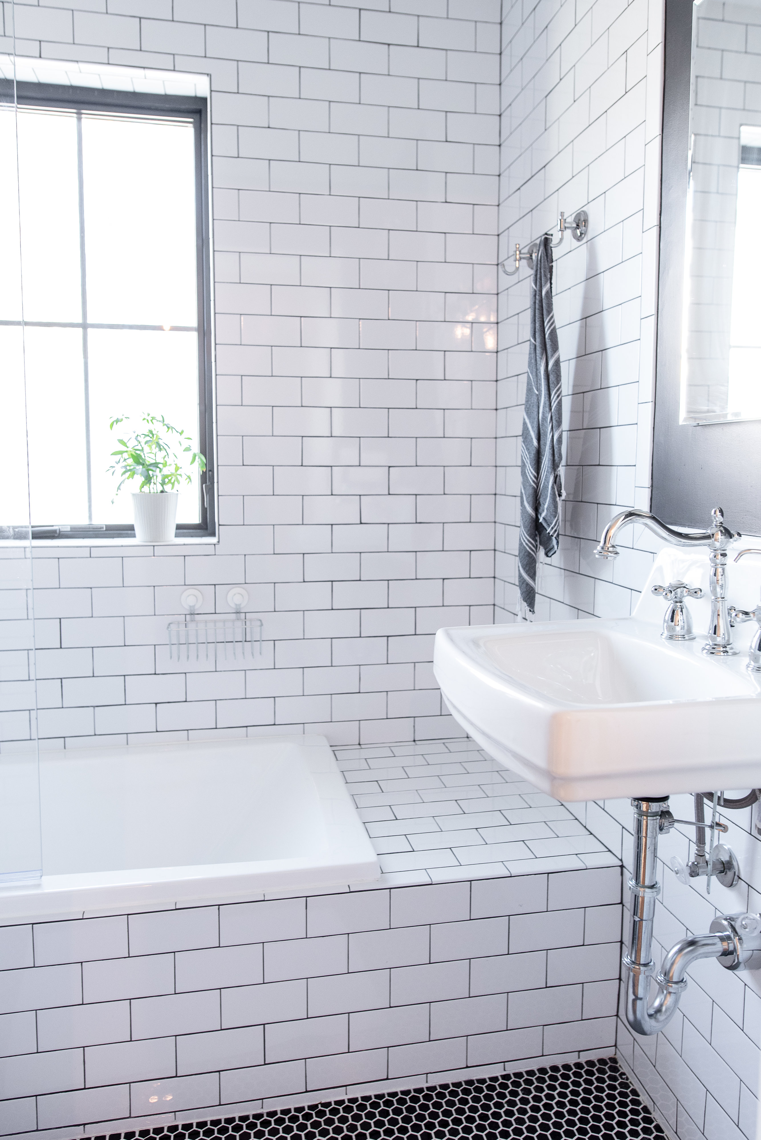 Guest bath - Washingtonian