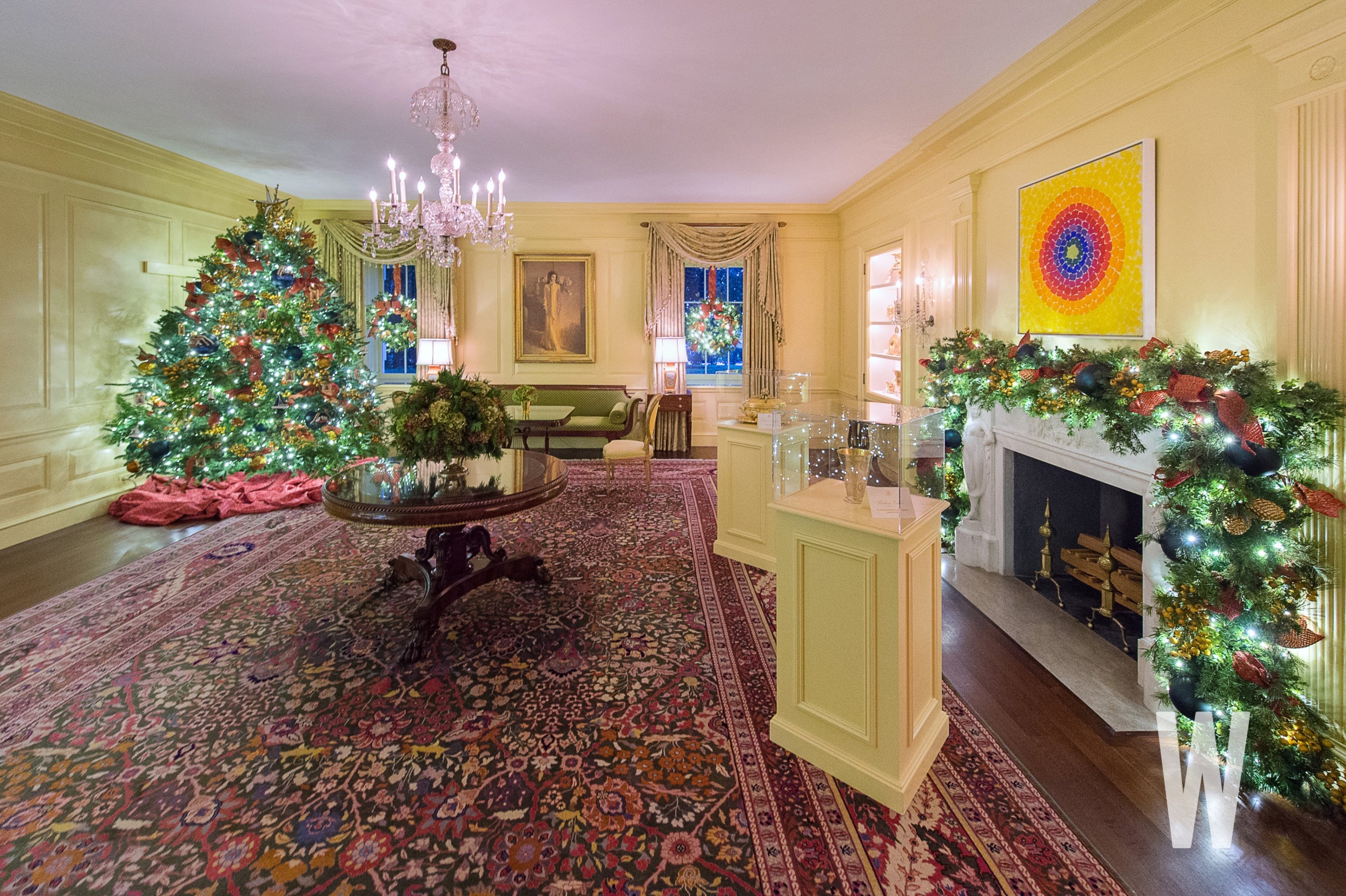 Creatice White House Christmas Decorations for Large Space