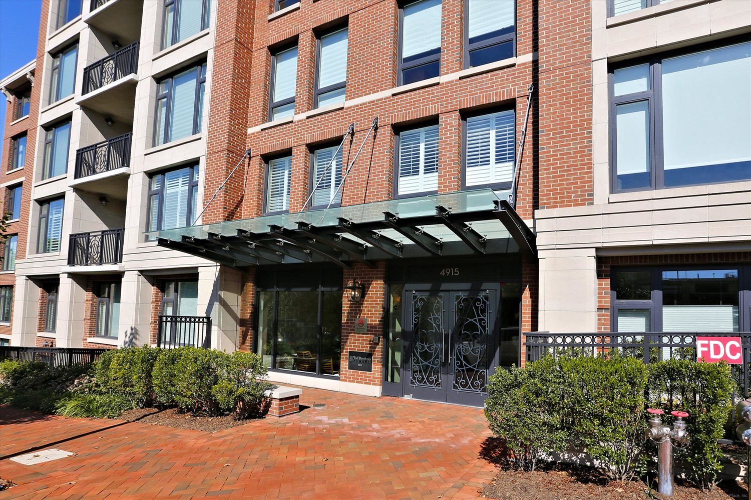 Light-Filled, Main Level Condo, Perfect for Carefree Living in Downtown Bethesda