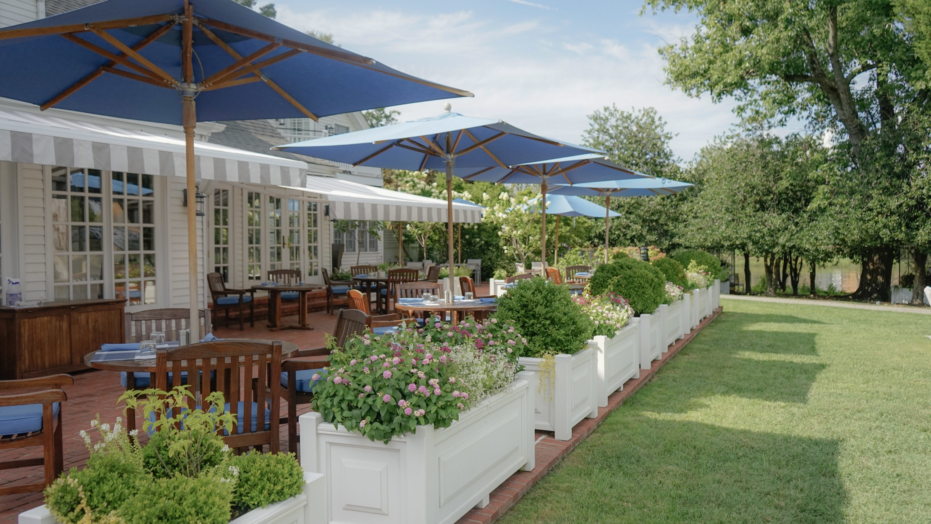 W_ STARS Outdoor Dining W_ STARS Outdoor Dining