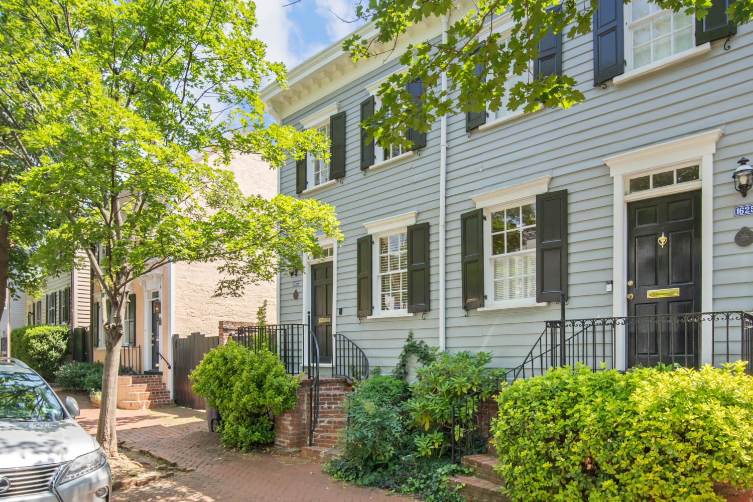 Turnkey Rowhouse with Charming Roof Deck in Georgetown