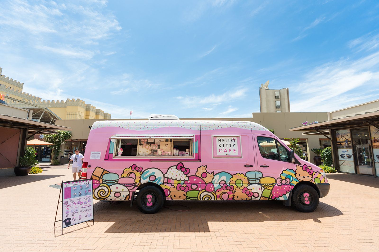 Finally got to visit the Hello Kitty Cafe Truck on my 1st trip to