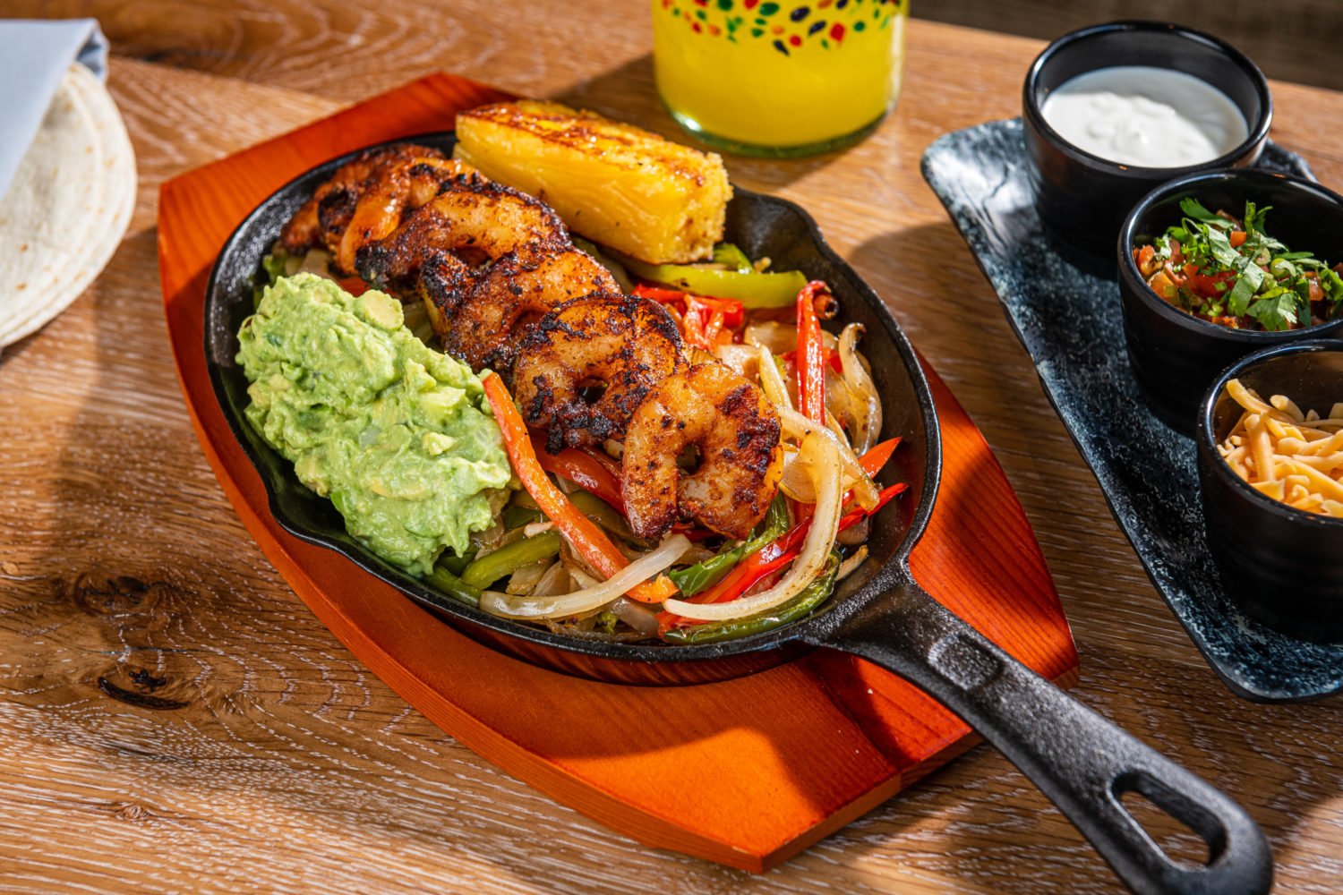 Shrimp fajitas with corn bread. Photo by Rey Lopez.