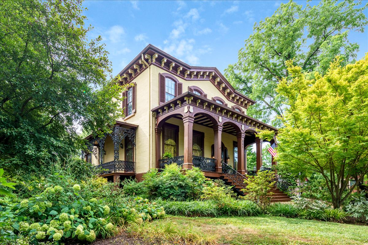 Historic Italianate Mansion Circa 1857