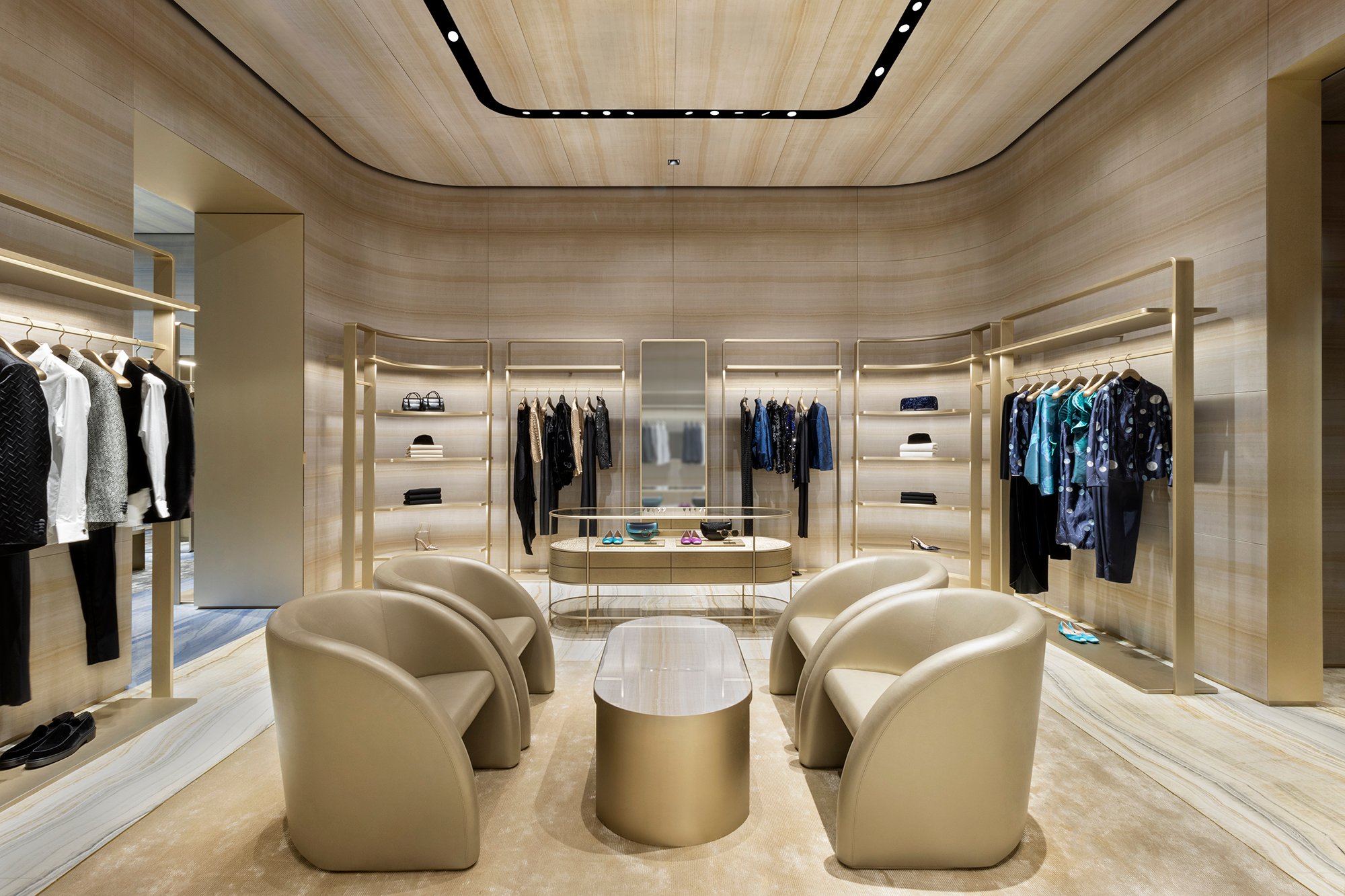 Fietstaxi klok passagier Giorgio Armani Has Opened Its First DC Boutique