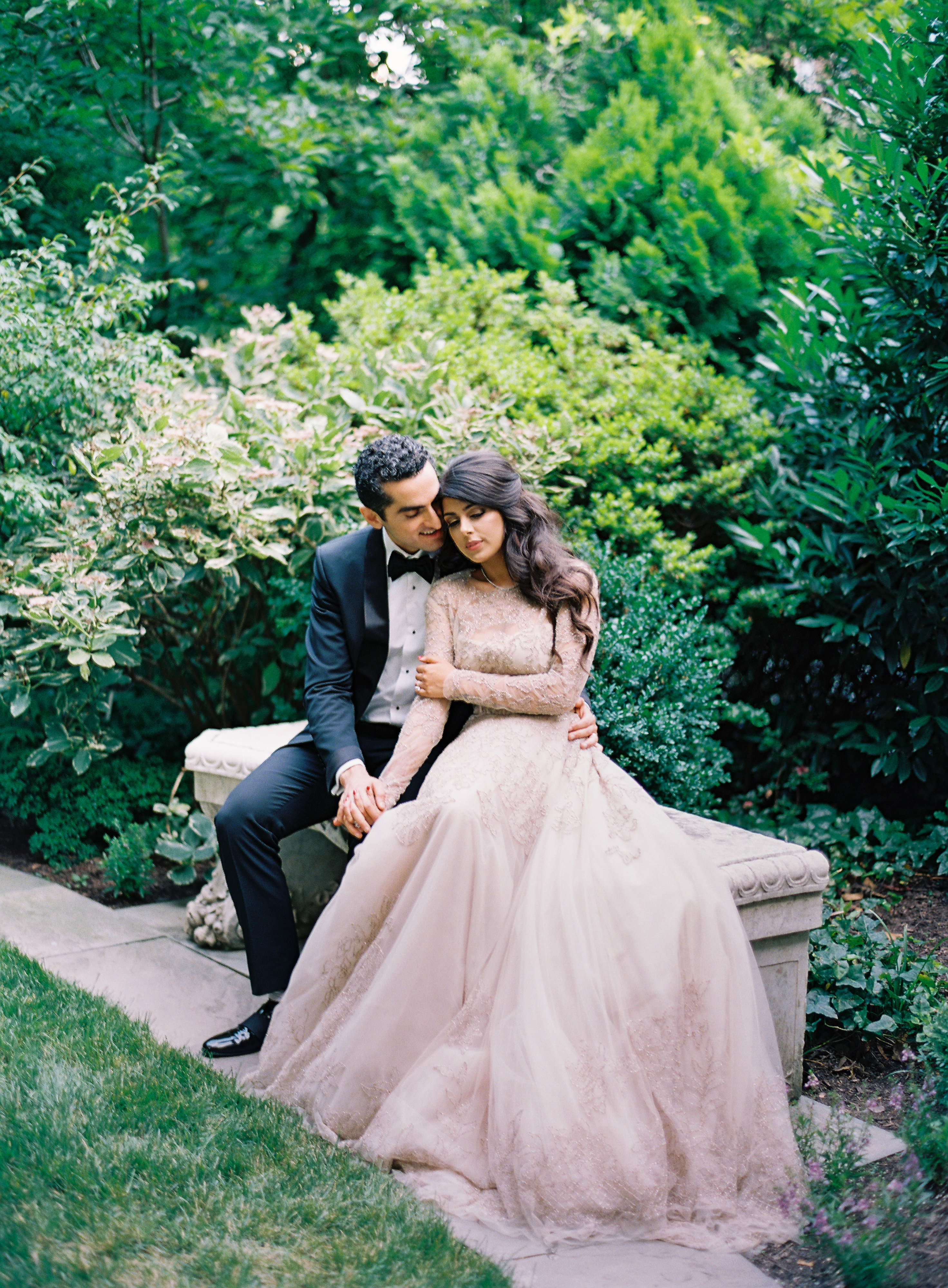 We're Loving the Glam Looks at This Ritz-Carlton-and-Cosmos-Club Wedding - Vimarsana News