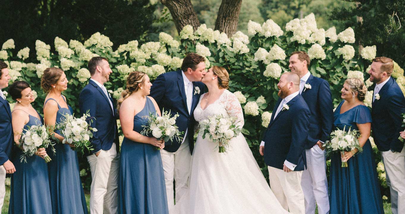This Couple Hired a Bluegrass Band to Play The Music at Their Nautical, Rustic, Winery Wedding - Vimarsana News
