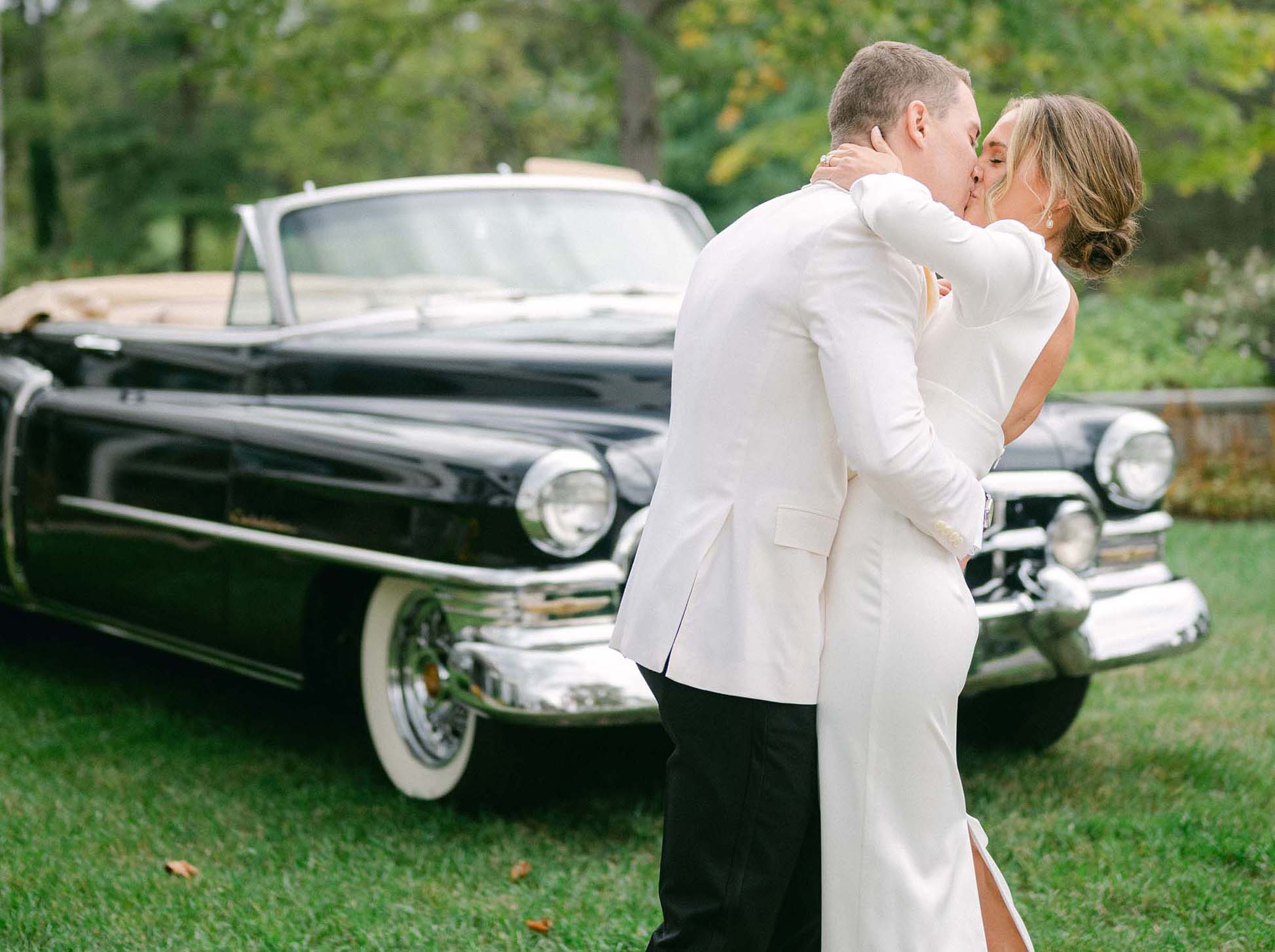 This Ultra-Chic Rustic Wedding Featured a Vintage Car Theme, a Neutral Color Palette, and Toffee-Colored Roses - Vimarsana News