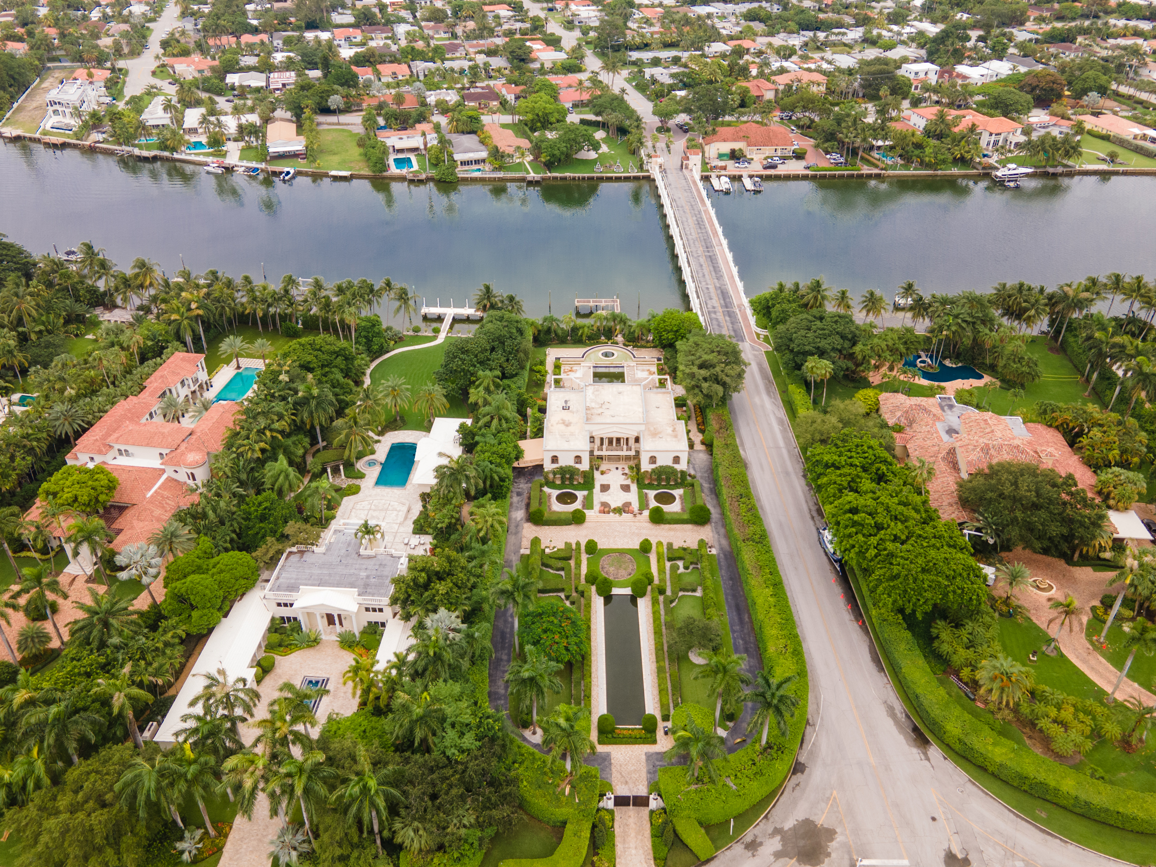 EXCLUSIVE: Ivanka Trump And Jared Kushner's New million Miami Beach Mega Mansion Sports Swampy Looking Pool, Needs Some TLC. - Washingtonian