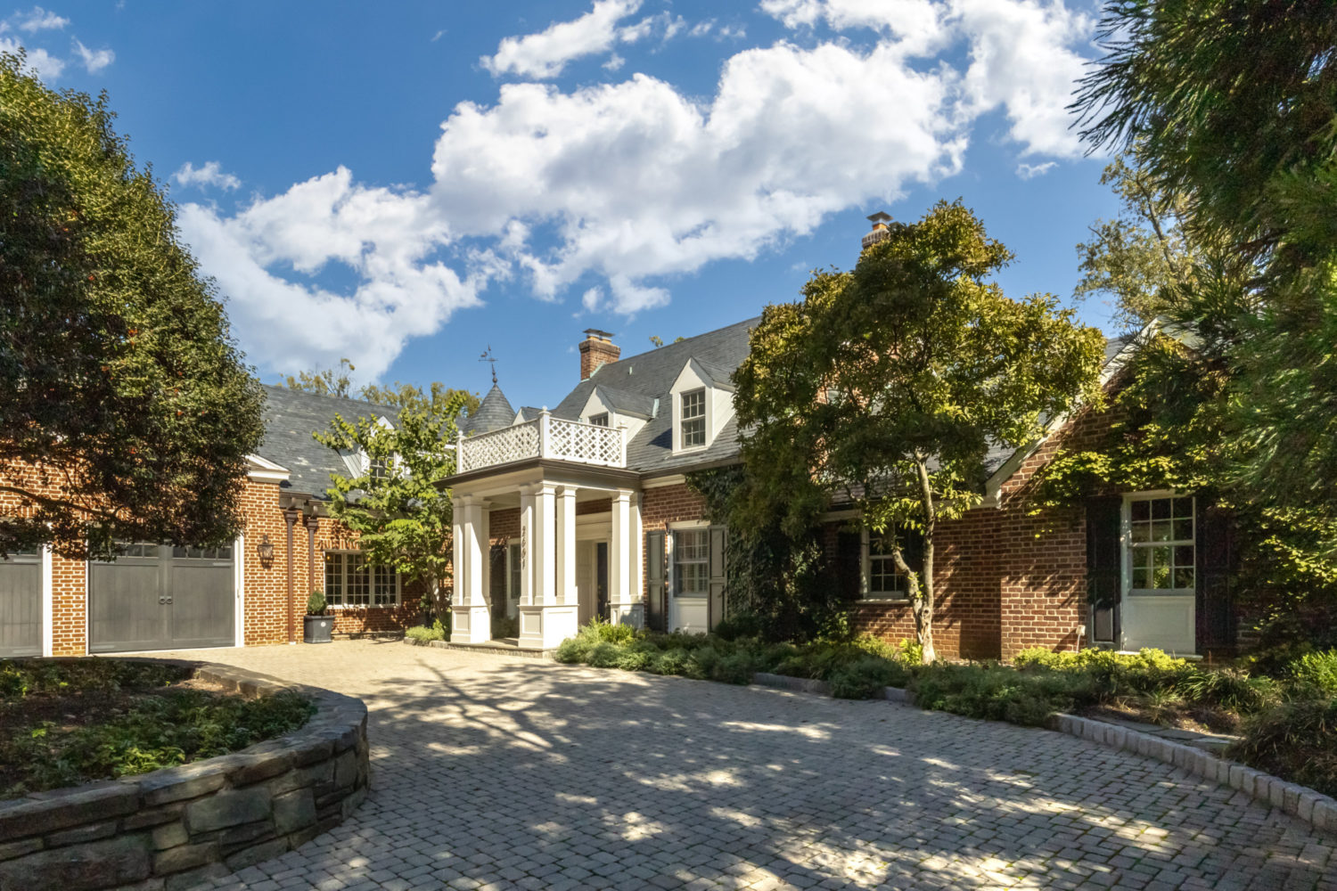 Check Out This Beautifully Transformed Williamsburg-Inspired Brick Colonial