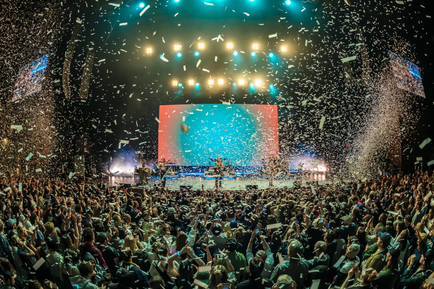 Excited Fans at Daniel Caesar Concert 2023
